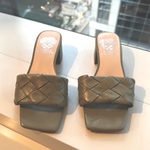 Vince Camuto Green Woven Sandal-size 5